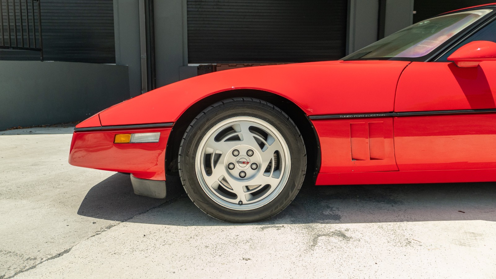 Chevrolet-Corvette-1990-Hatchback-1