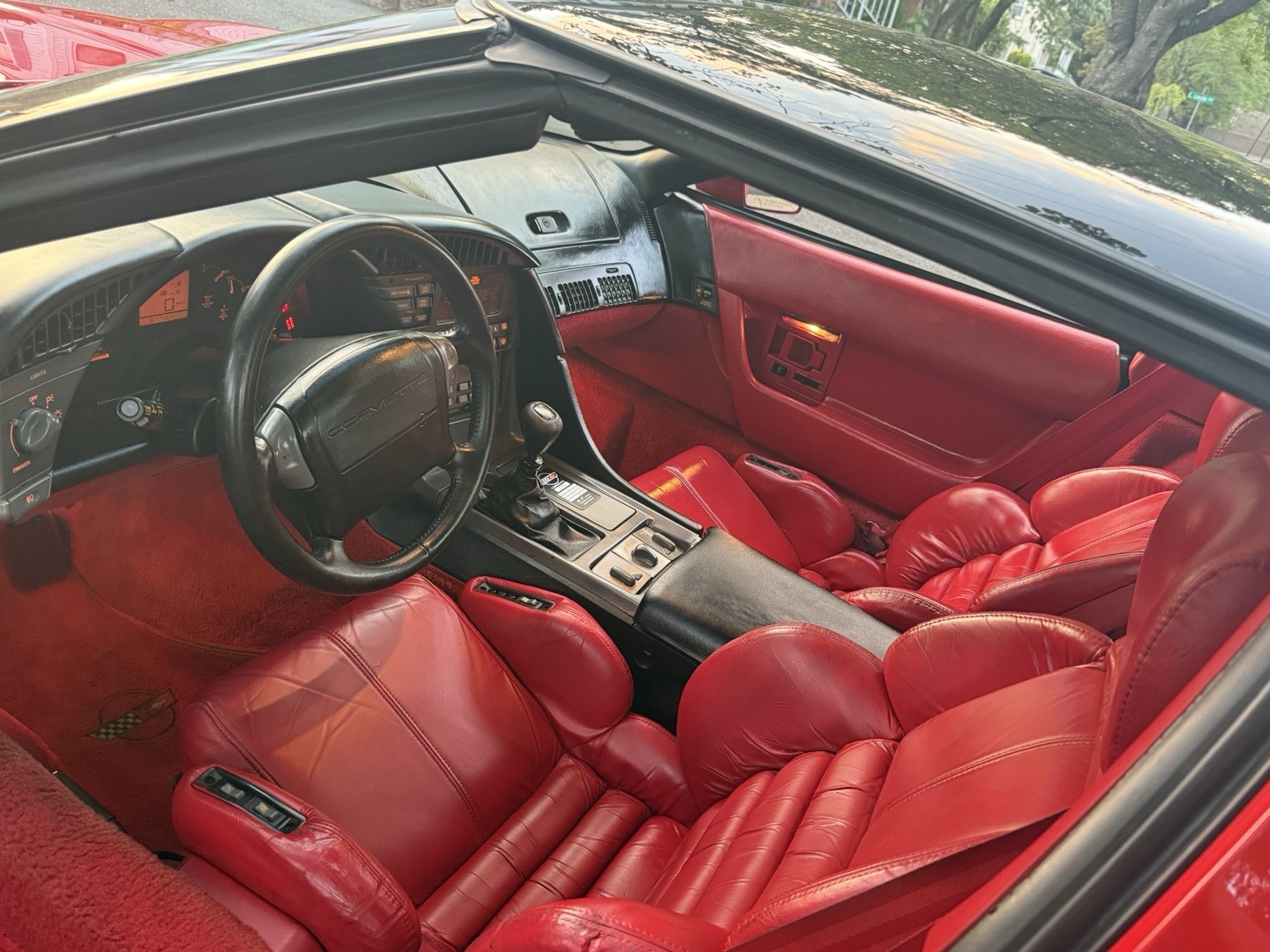 Chevrolet-Corvette-1990-Hatchback-10