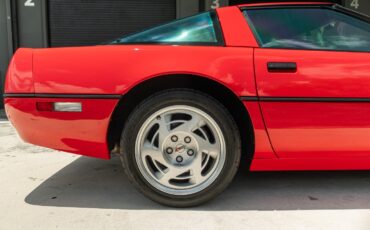 Chevrolet-Corvette-1990-Hatchback-10