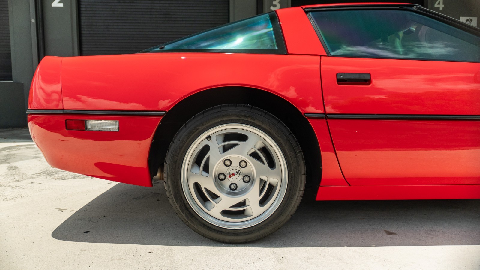 Chevrolet-Corvette-1990-Hatchback-10