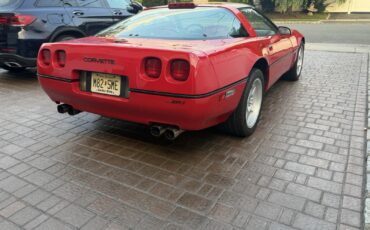 Chevrolet-Corvette-1990-Hatchback-11