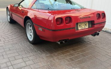 Chevrolet-Corvette-1990-Hatchback-12