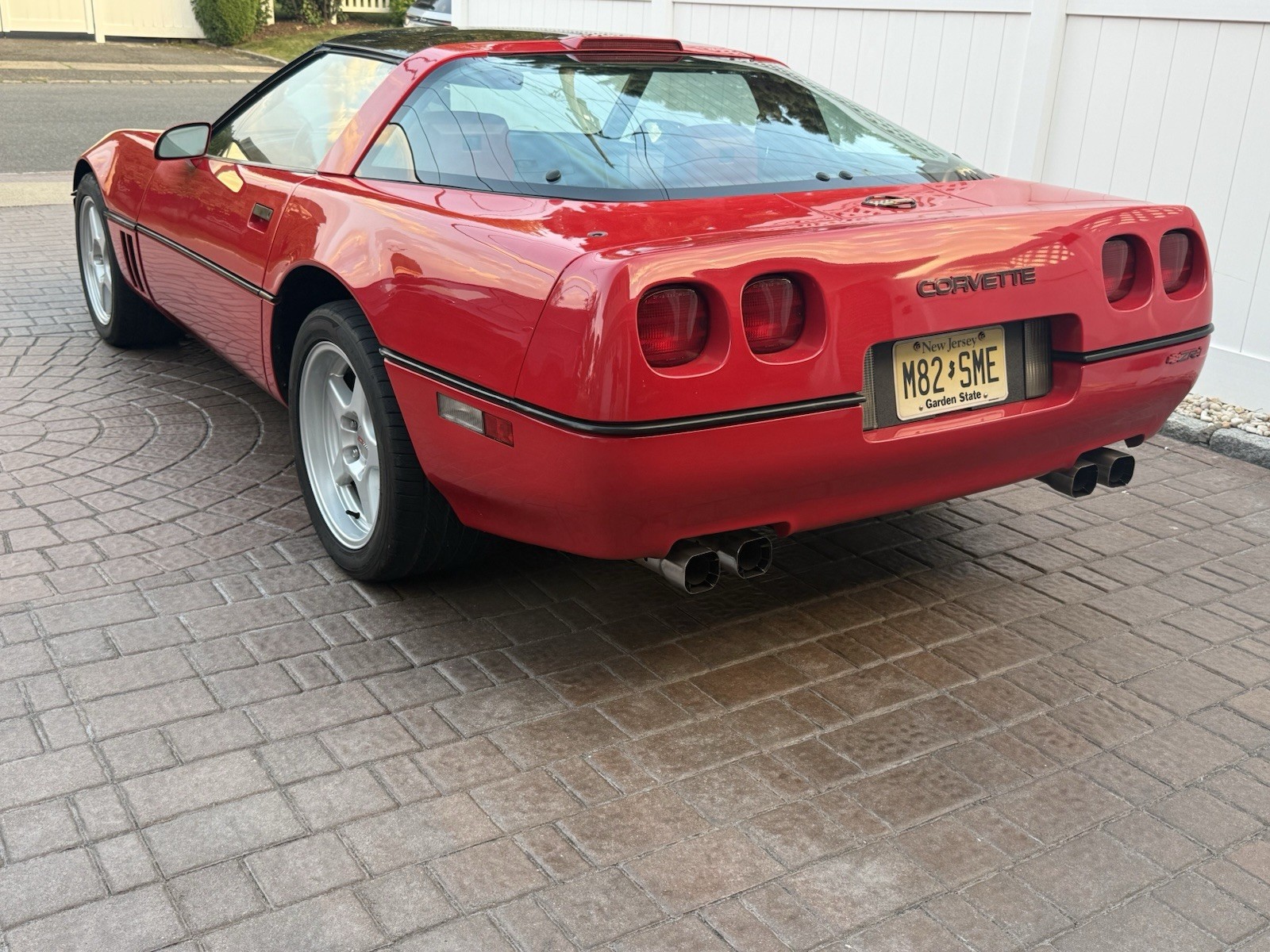 Chevrolet-Corvette-1990-Hatchback-12