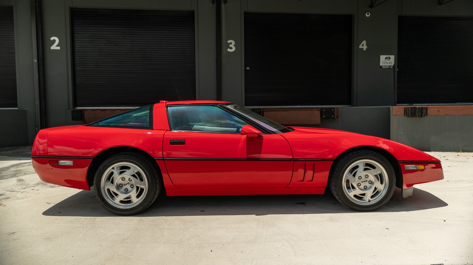 Chevrolet-Corvette-1990-Hatchback-12