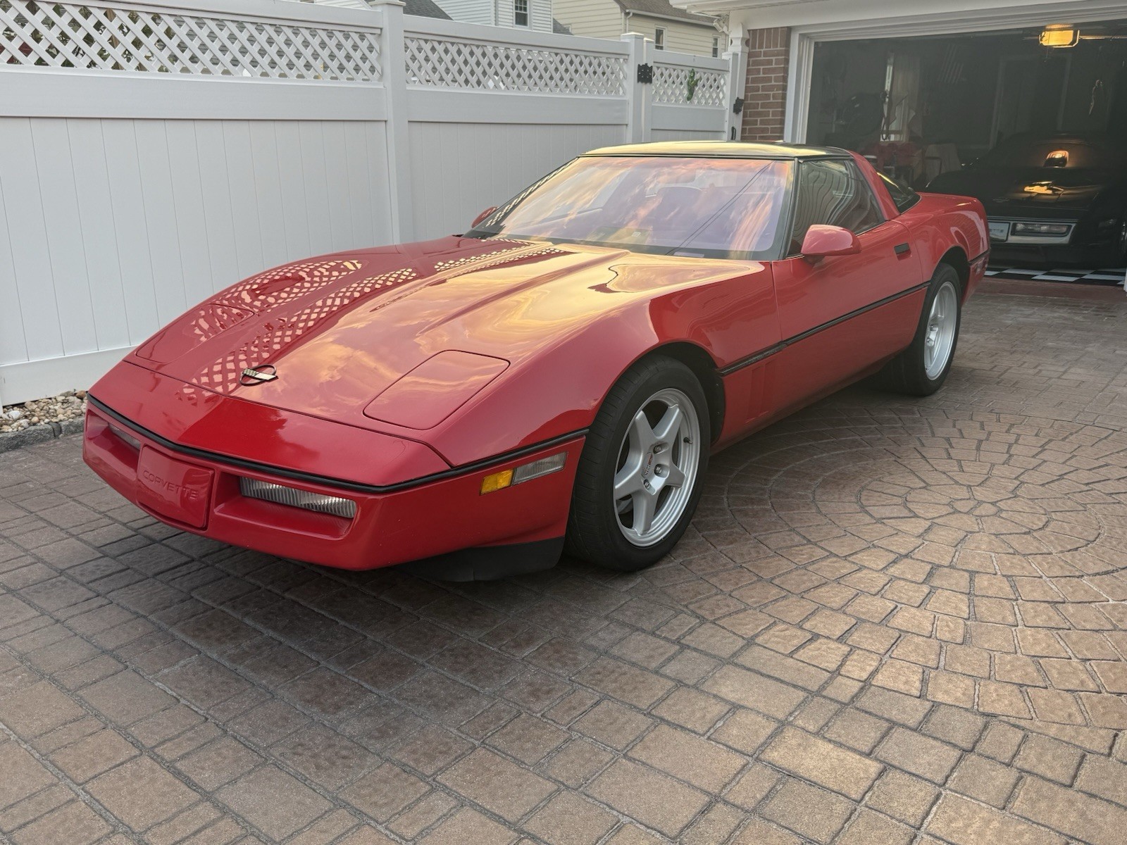 Chevrolet-Corvette-1990-Hatchback-13