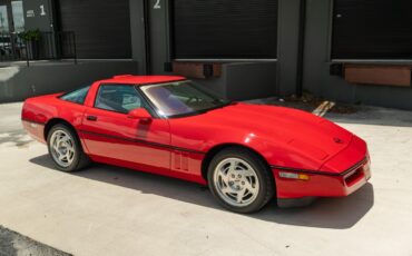 Chevrolet-Corvette-1990-Hatchback-13