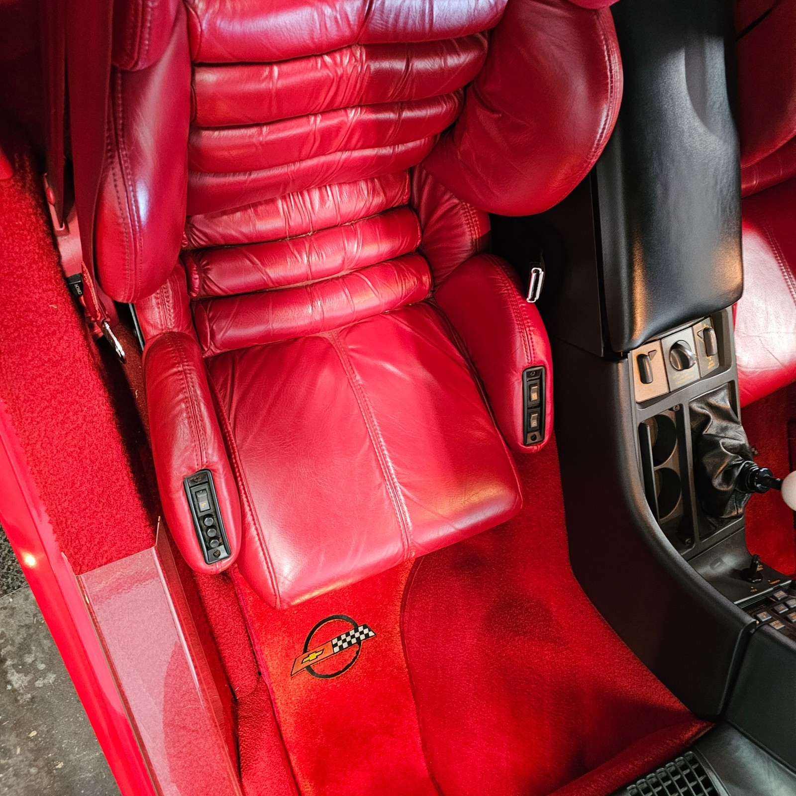 Chevrolet-Corvette-1990-Hatchback-14