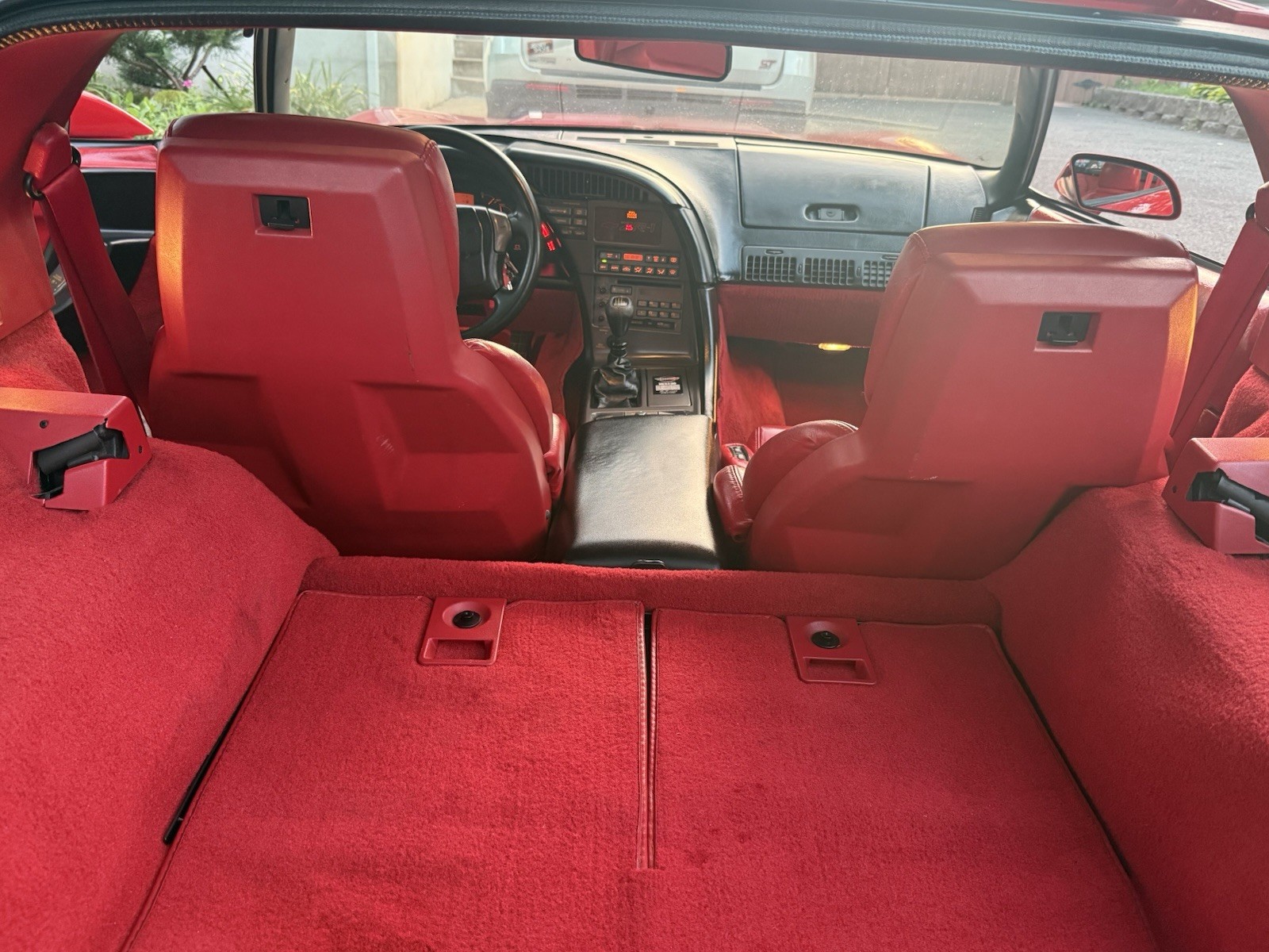 Chevrolet-Corvette-1990-Hatchback-2