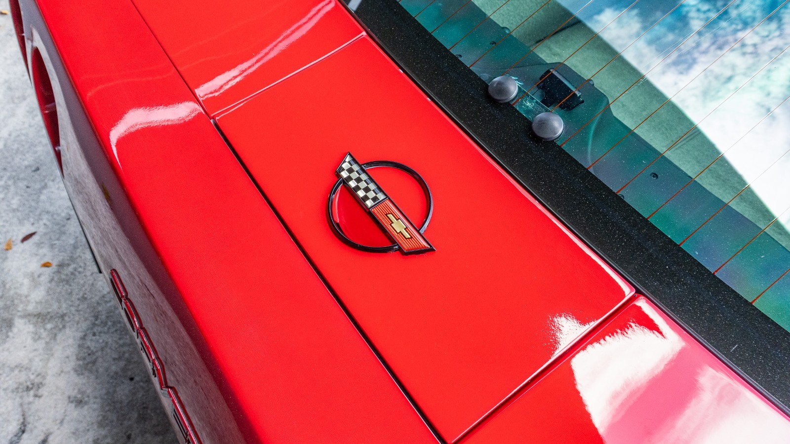 Chevrolet-Corvette-1990-Hatchback-23