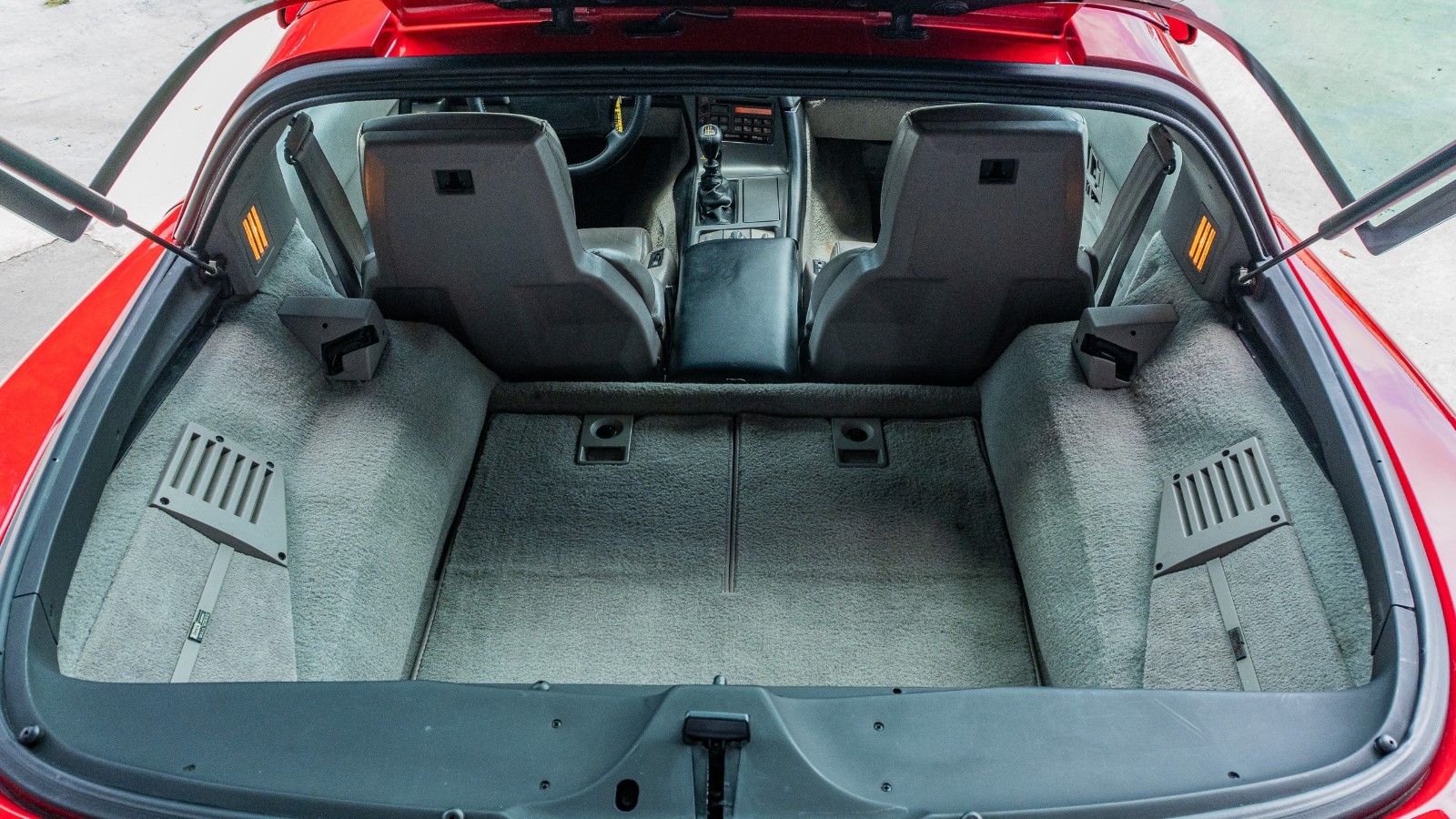 Chevrolet-Corvette-1990-Hatchback-26
