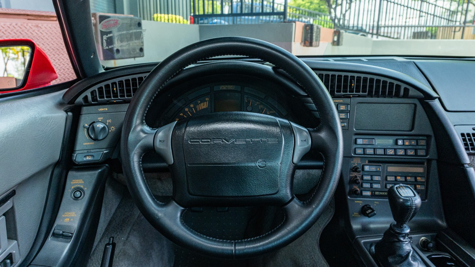 Chevrolet-Corvette-1990-Hatchback-27