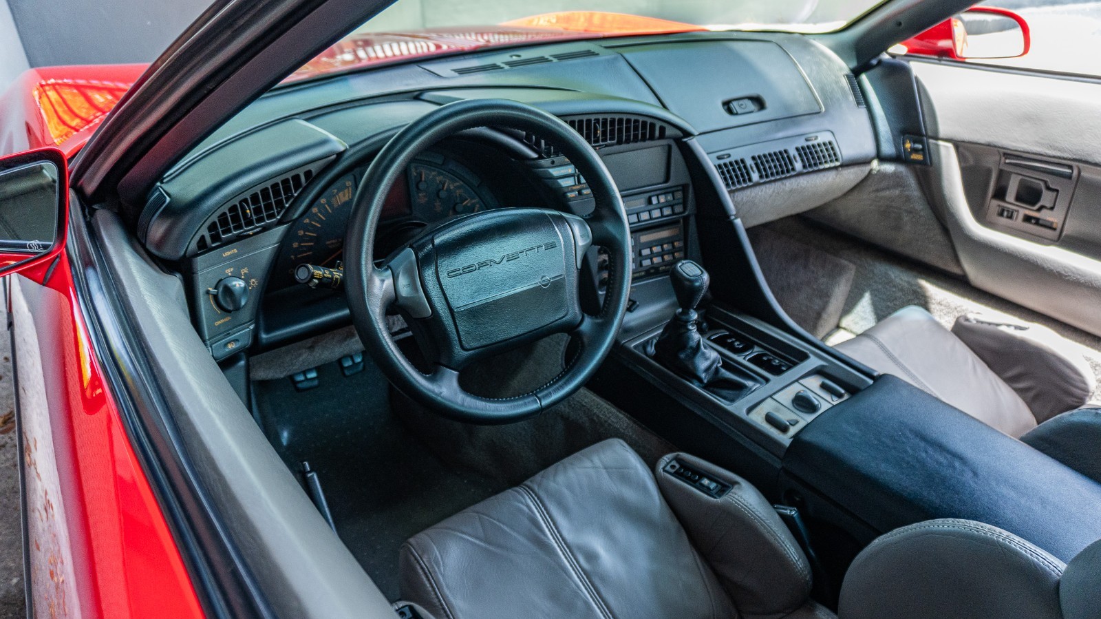 Chevrolet-Corvette-1990-Hatchback-28