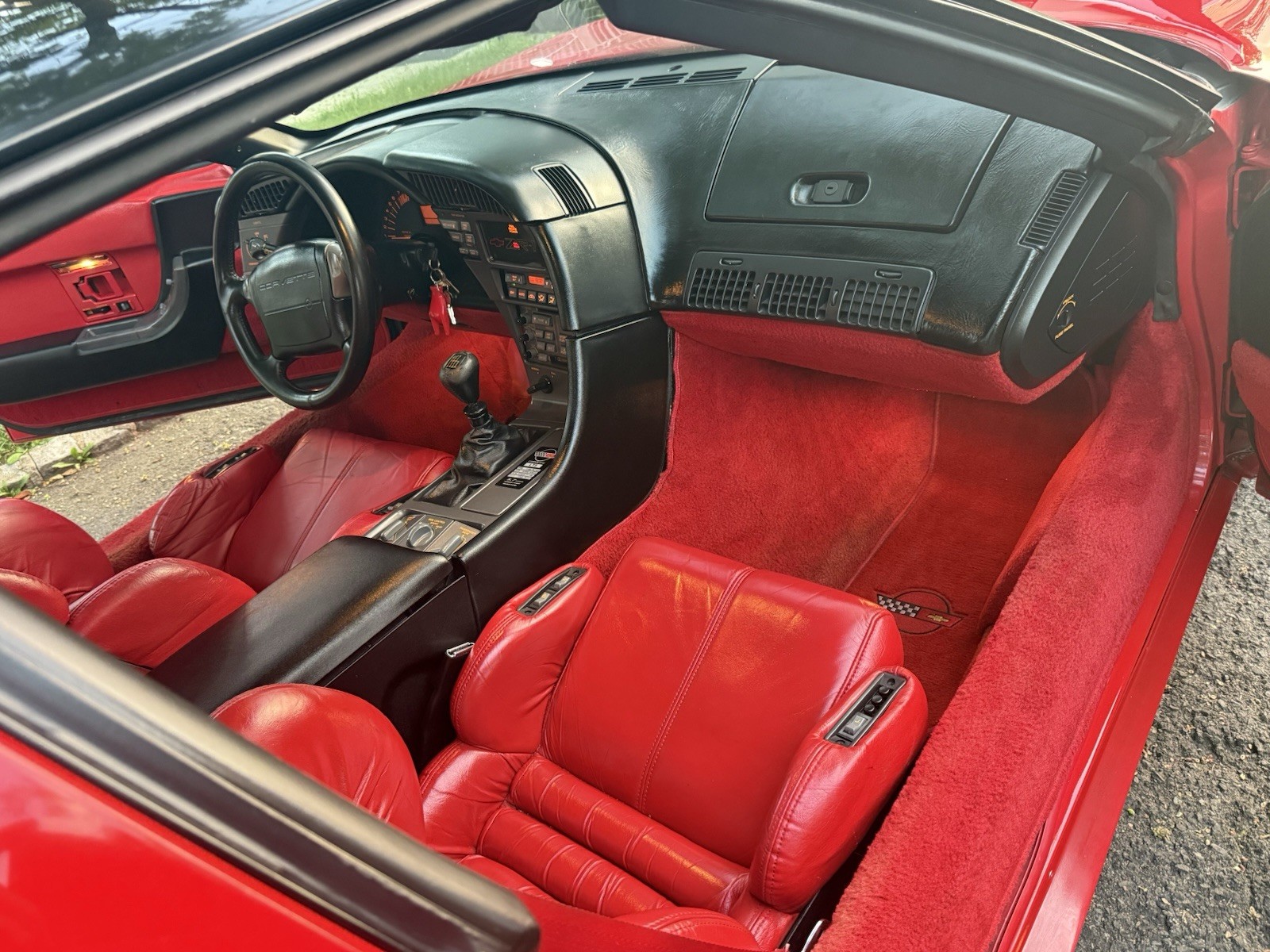 Chevrolet-Corvette-1990-Hatchback-3