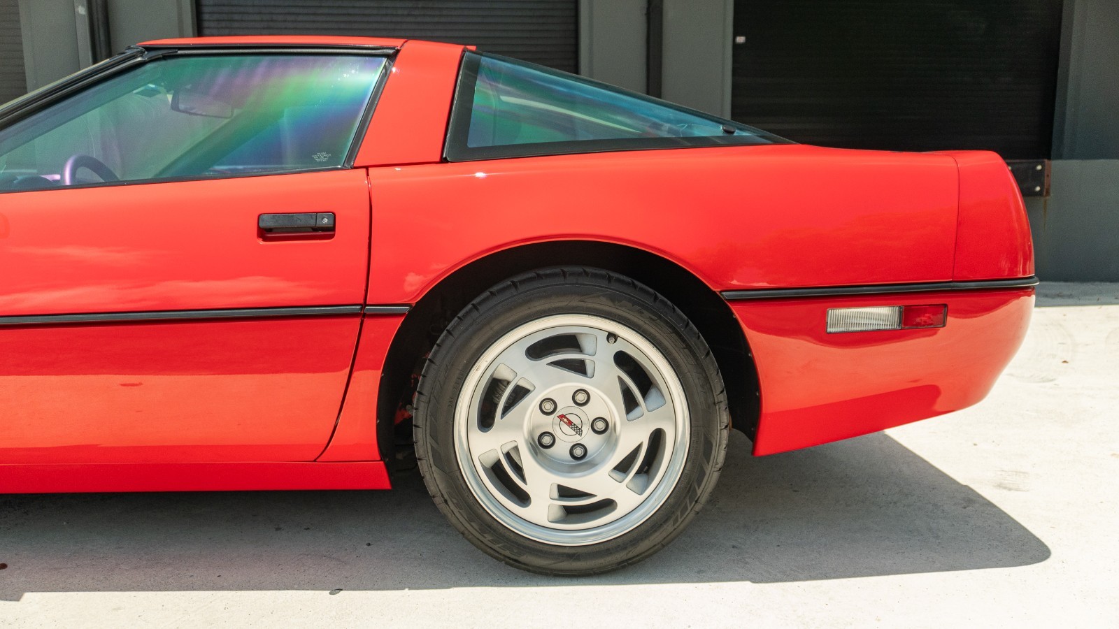 Chevrolet-Corvette-1990-Hatchback-3