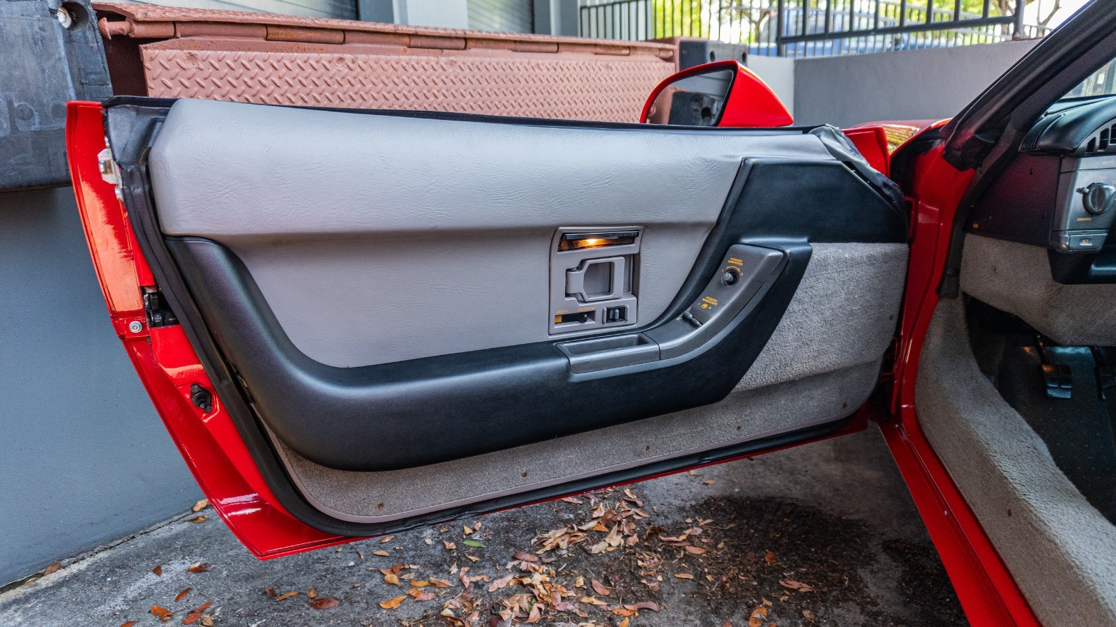 Chevrolet-Corvette-1990-Hatchback-31