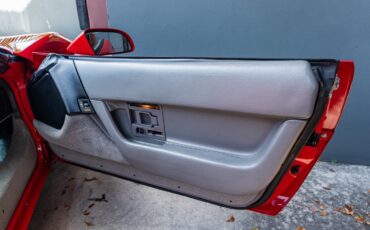 Chevrolet-Corvette-1990-Hatchback-35