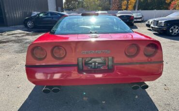 Chevrolet-Corvette-1990-Hatchback-4