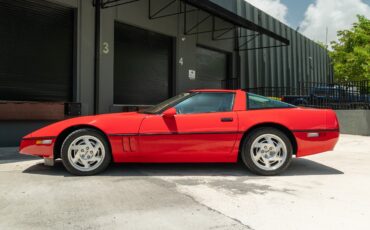 Chevrolet-Corvette-1990-Hatchback-4