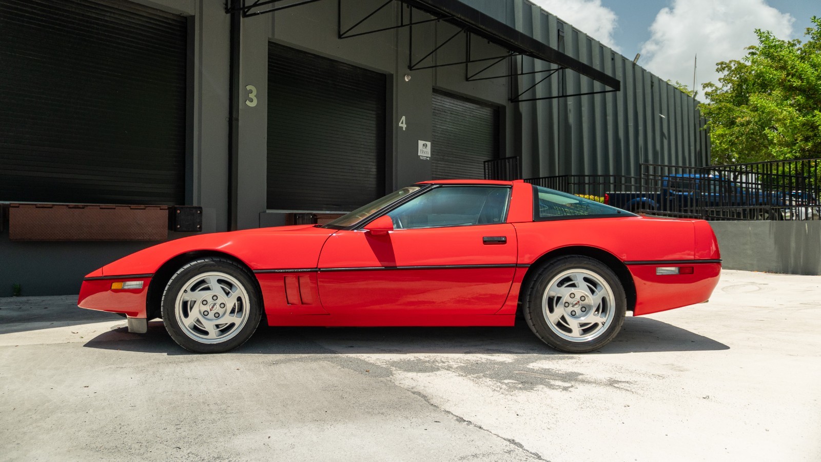 Chevrolet-Corvette-1990-Hatchback-4