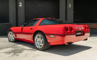 Chevrolet-Corvette-1990-Hatchback-5