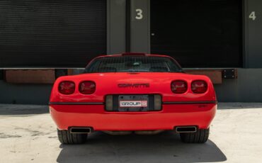 Chevrolet-Corvette-1990-Hatchback-6