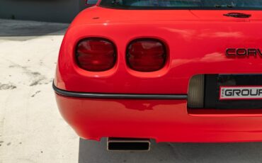 Chevrolet-Corvette-1990-Hatchback-7