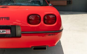 Chevrolet-Corvette-1990-Hatchback-8