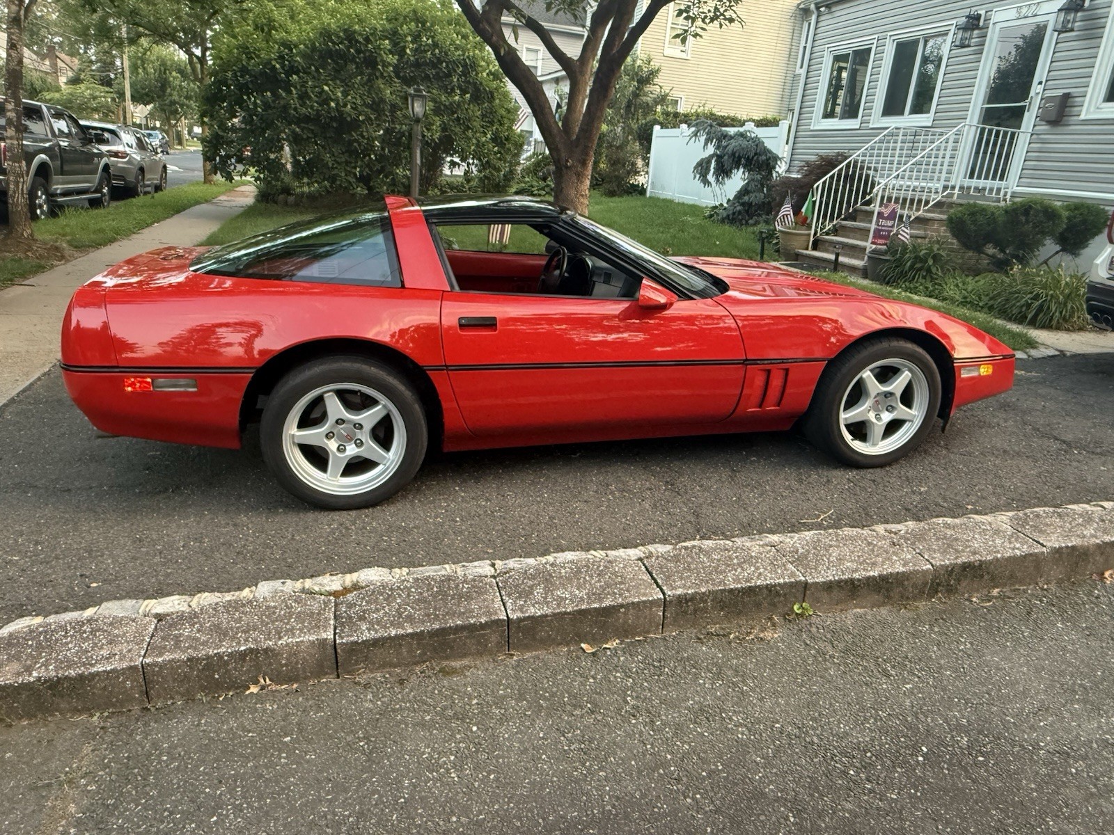 Chevrolet-Corvette-1990-Hatchback-9