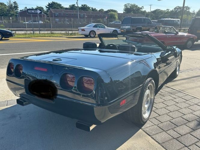 Chevrolet-Corvette-1990-Triple-Black-Black-16
