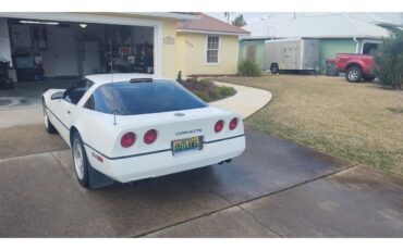 Chevrolet-Corvette-1990-White-Red-2