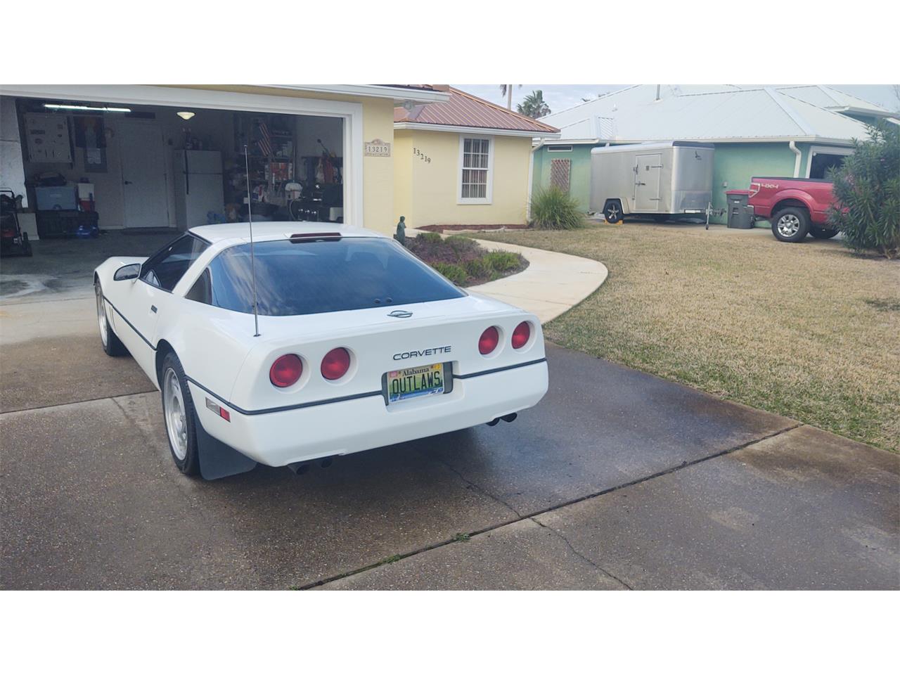 Chevrolet-Corvette-1990-White-Red-2