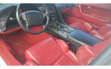 Chevrolet-Corvette-1990-White-Red-3