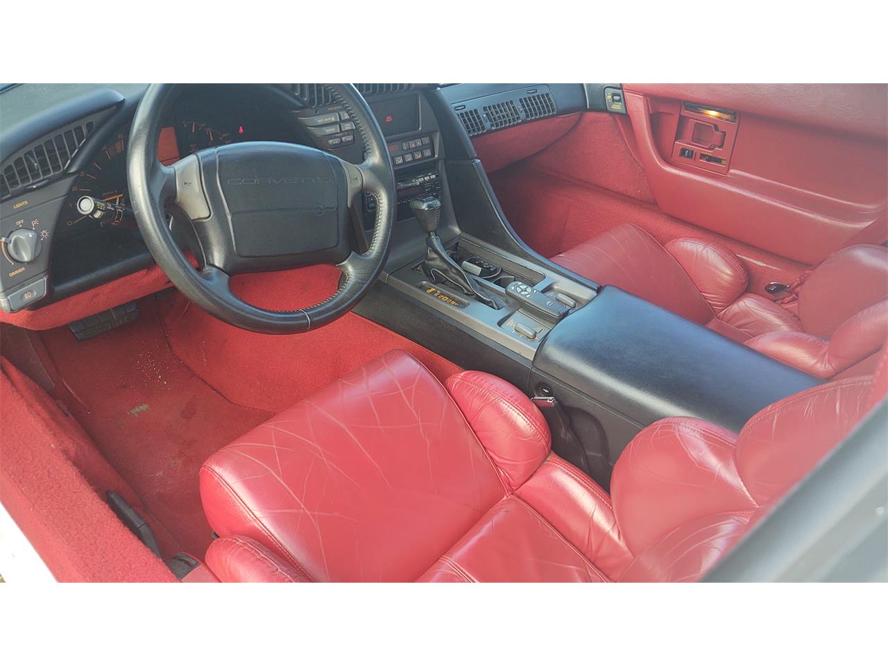 Chevrolet-Corvette-1990-White-Red-3