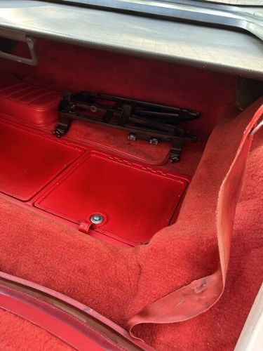 Chevrolet-Corvette-1990-White-Red-6