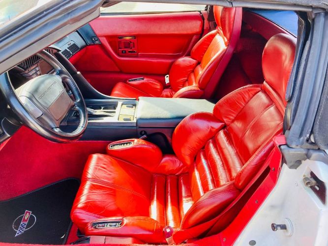 Chevrolet-Corvette-1990-White-Red-Leather-11