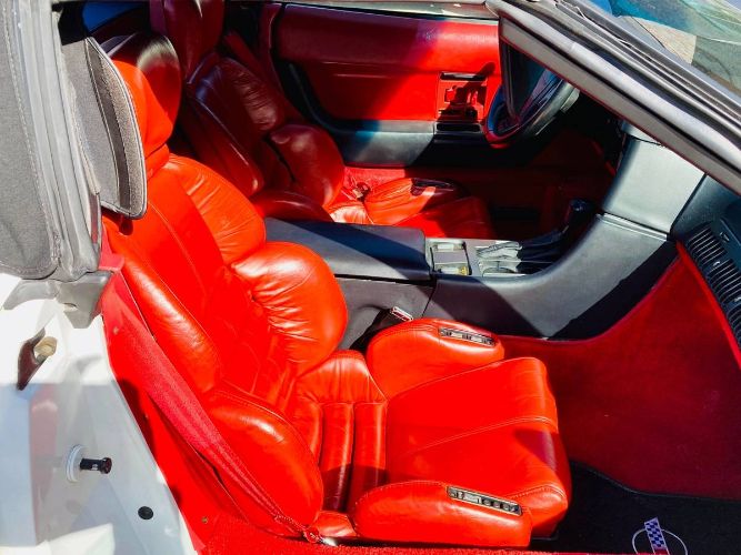 Chevrolet-Corvette-1990-White-Red-Leather-16