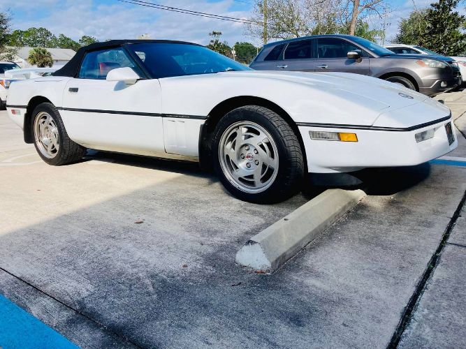 Chevrolet-Corvette-1990-White-Red-Leather-17