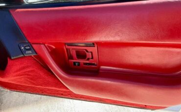 Chevrolet-Corvette-1990-White-Red-Leather-22