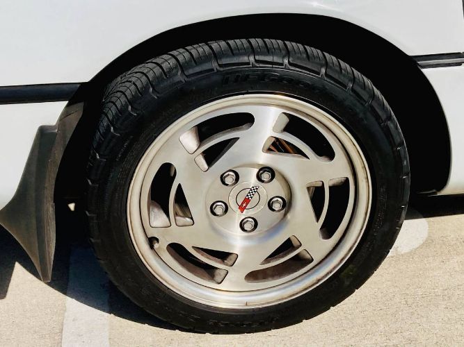 Chevrolet-Corvette-1990-White-Red-Leather-4
