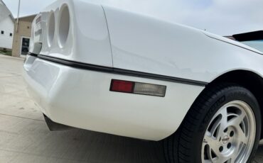 Chevrolet-Corvette-1990-White-Torch-Red-11