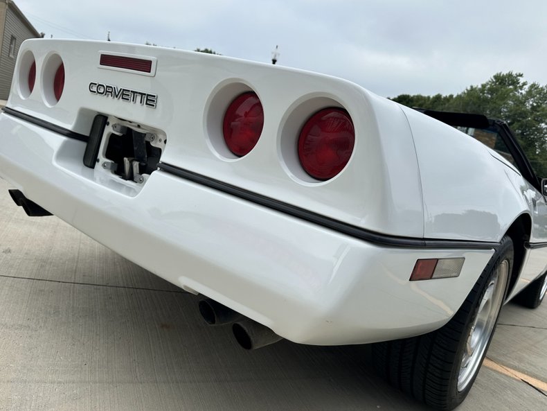 Chevrolet-Corvette-1990-White-Torch-Red-12
