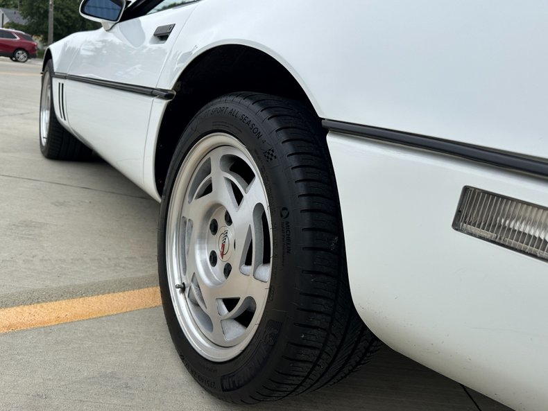 Chevrolet-Corvette-1990-White-Torch-Red-15
