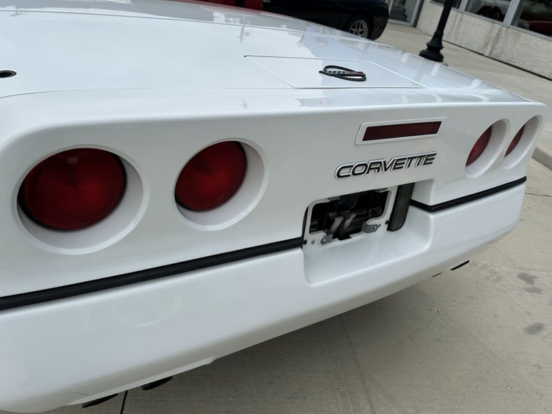 Chevrolet-Corvette-1990-White-Torch-Red-16
