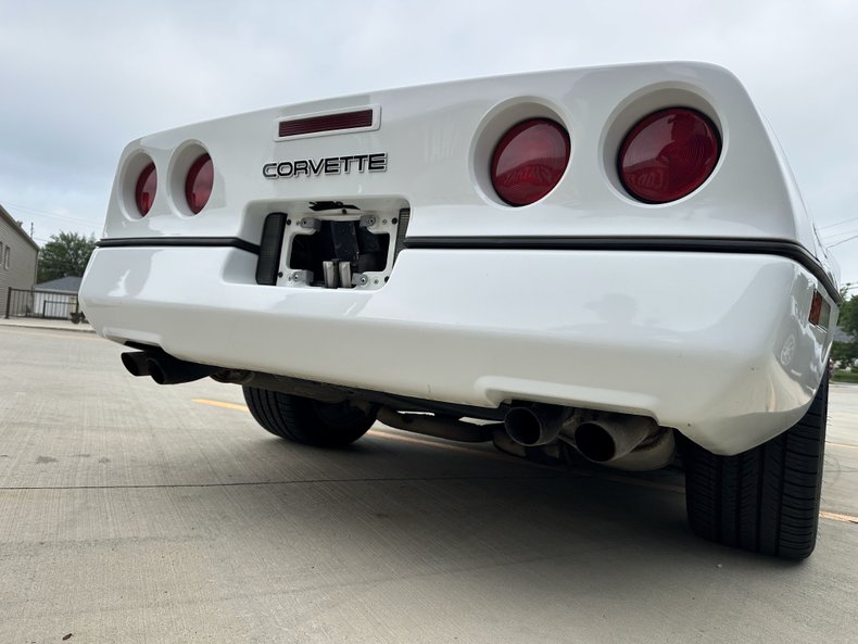 Chevrolet-Corvette-1990-White-Torch-Red-17