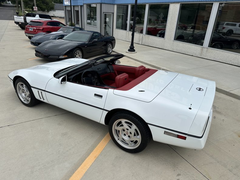 Chevrolet-Corvette-1990-White-Torch-Red-2