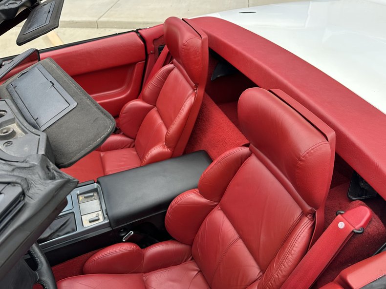 Chevrolet-Corvette-1990-White-Torch-Red-20