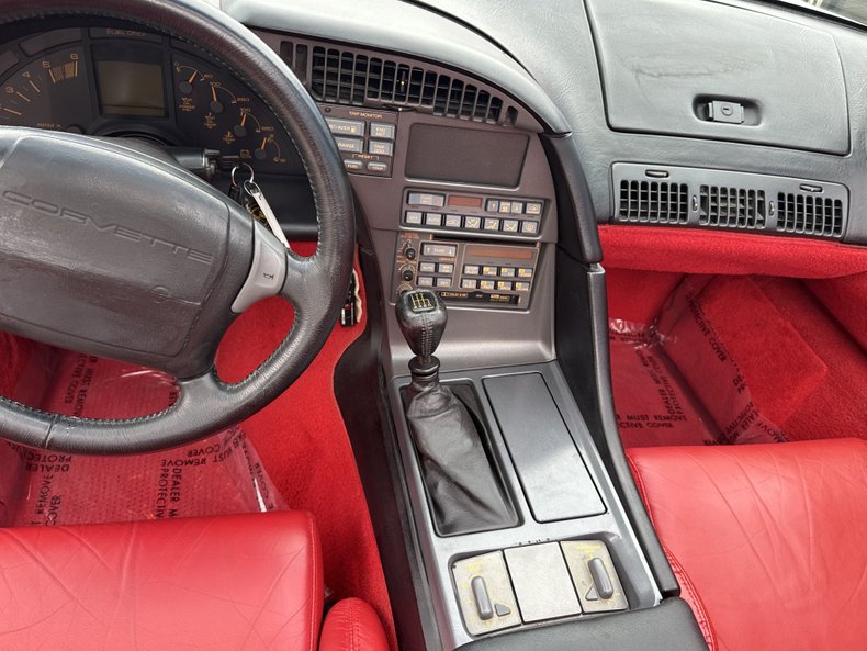 Chevrolet-Corvette-1990-White-Torch-Red-24