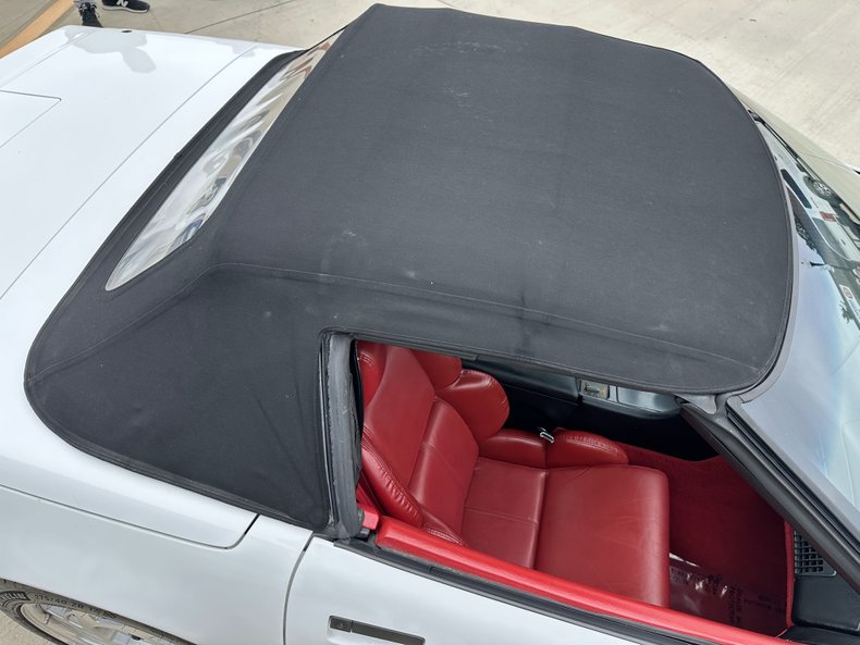 Chevrolet-Corvette-1990-White-Torch-Red-29