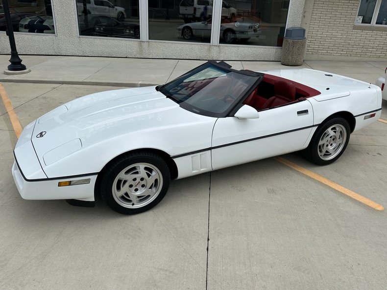 Chevrolet-Corvette-1990-White-Torch-Red-3
