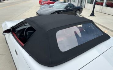 Chevrolet-Corvette-1990-White-Torch-Red-31